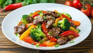 Vita la woc cu legume in stil asiatic