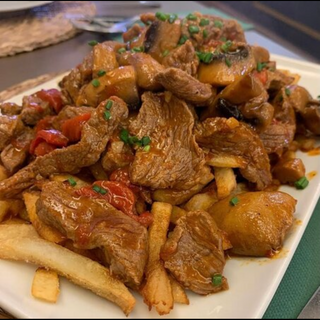 CARNE FIESTA CON PAPAS FRITAS 