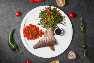 Филе дорадо с руколой