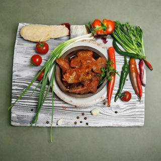 ხბოს ნეკნები აჯიკით