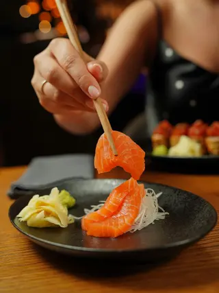 Salmão Sashimi Braseado (6 peças)