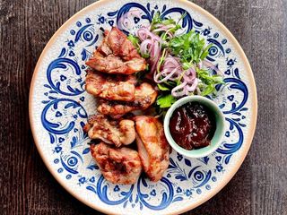 Соковитий курячий шашлик з соусом BBQ (250/30g)