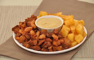 Torresmo com Mandioca menu