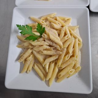 Primo: Pennette cacio e pepe 