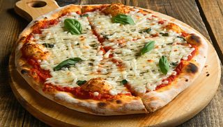 Pizza pane cu parmezan