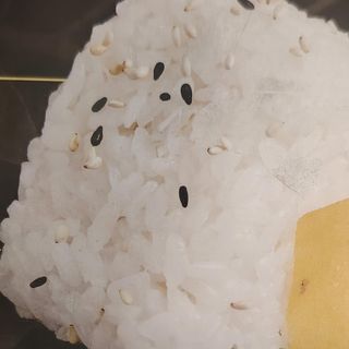 47. Onigiri Sake (1 Pza.)