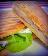 Tost sa pečenicom i kačkavaljem