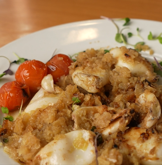 Chipirones encebollados