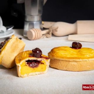 Pasticciotto Pugliese con crema e amarene