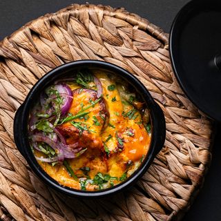 Сирене по шопски в гювече (300г)