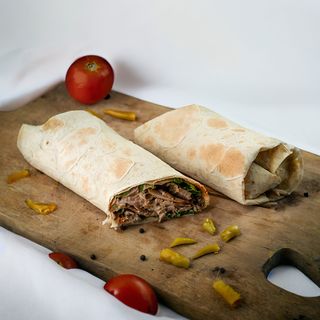 პატარა შაურმა ლავაშით