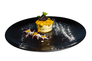 Специален десерт Торро- маскарпоне с матча и манго