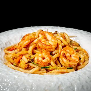 60. Yaki udon con gamberi e verdure