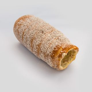 Kołacz premium z kremem z białej czekolady i crunchy