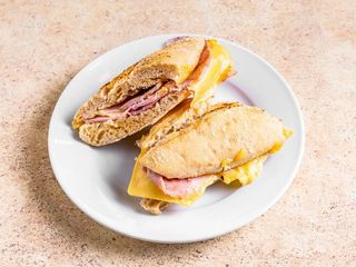 Bocadillo mixto manchego