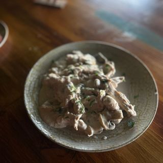 Piept de pui cu sos de smantana si ciuperci 