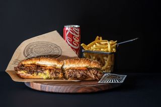 El Fuego Sandwich + pomfrit + piće