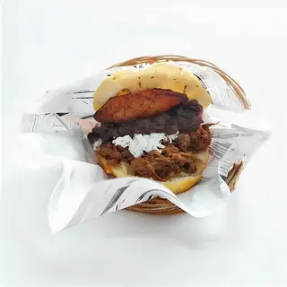 Arepa monster Pabellón Criollo