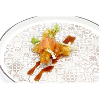 3144.Involtini di salmone con gambero in tempura 2 pezzi