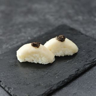 Nigiri De Pez Mantequilla Con Trufa (2 Pzs.)