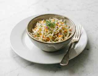 Surówka z białej kapusty