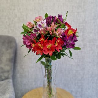 Букет с алстромерии