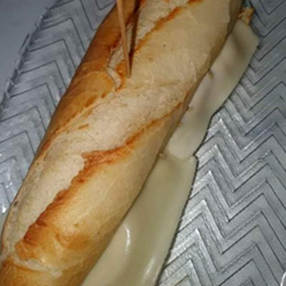 Bocadillo De Bacon Con Queso