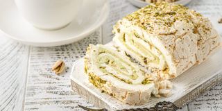 Меренговый рулет с фисташкой 