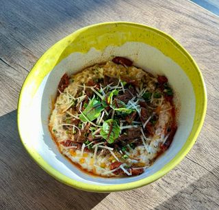 Солона вівсянка з томленою яловичиною