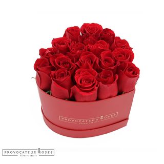 Rosas rojas eternas en caja de corazón color rojo (19 cm.)
