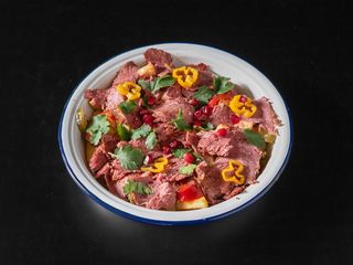 Loaded Fries z pastrami 