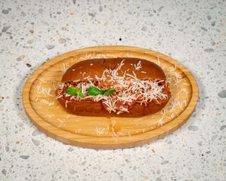 Maritozzo al ragù, spianata calabra e scaglie di grana