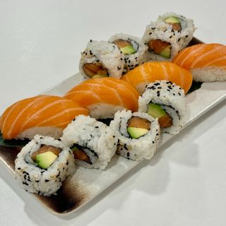 Sushi  salmón mix 5 (12uds)