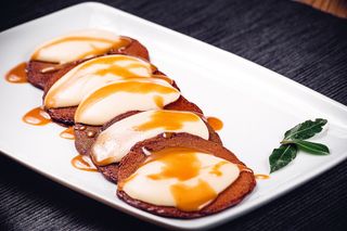 Pancake cu ciocolata si caramel