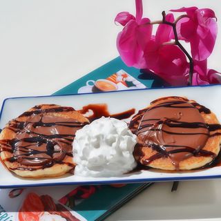 Tortitas Con Chocolate Con Sirope Y Nata