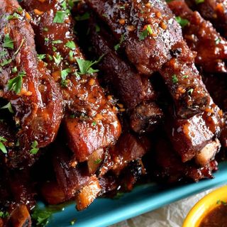 913. Costillas Secas Al Ajillo Y Pimiento