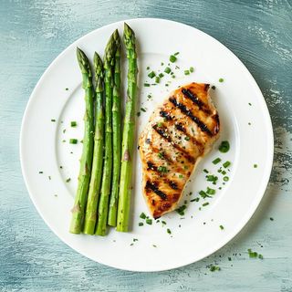 75B - Pollo con asparagi