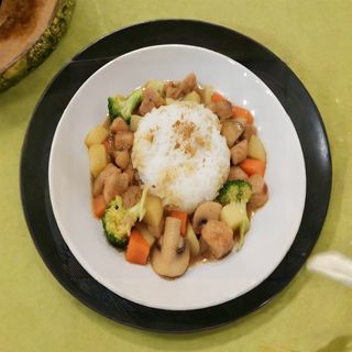 咖喱盖饭Tigela de arroz de caril