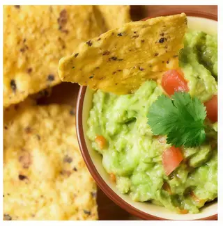Nachos con guacamole