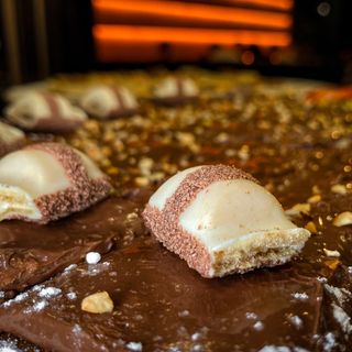 Base di pizza con Nutella e Kinder Bueno