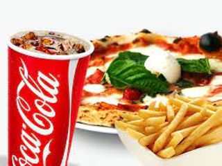 Pizza Margherita, patatine e bibita