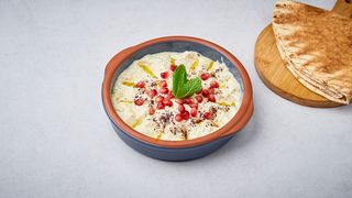 Mutabal z grillowaną pitą 