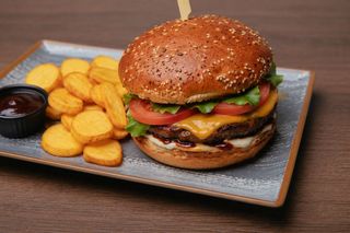 Beast BBQ burger s pomfritom