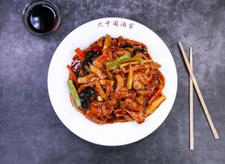 69. Свинско Ю Ксинянг сладко, кисело и люто