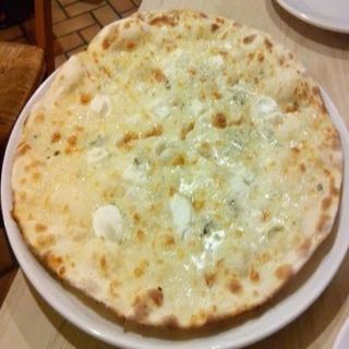 Pizza Cuatro Quesos Mediana