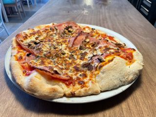 Pizza Prosciutto Funghi Gluten