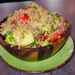 კიტრი პომიდვრის სალათა ნიგვზით