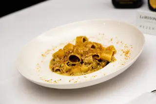 Paccheri in crema di pistacchio con pancetta