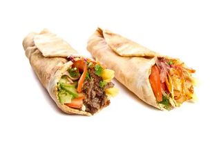 Durum Rollo De Ternera Y Pollo Con Ensalada