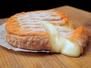 Epoisses (piesa are greutate intre 200-250 gr)